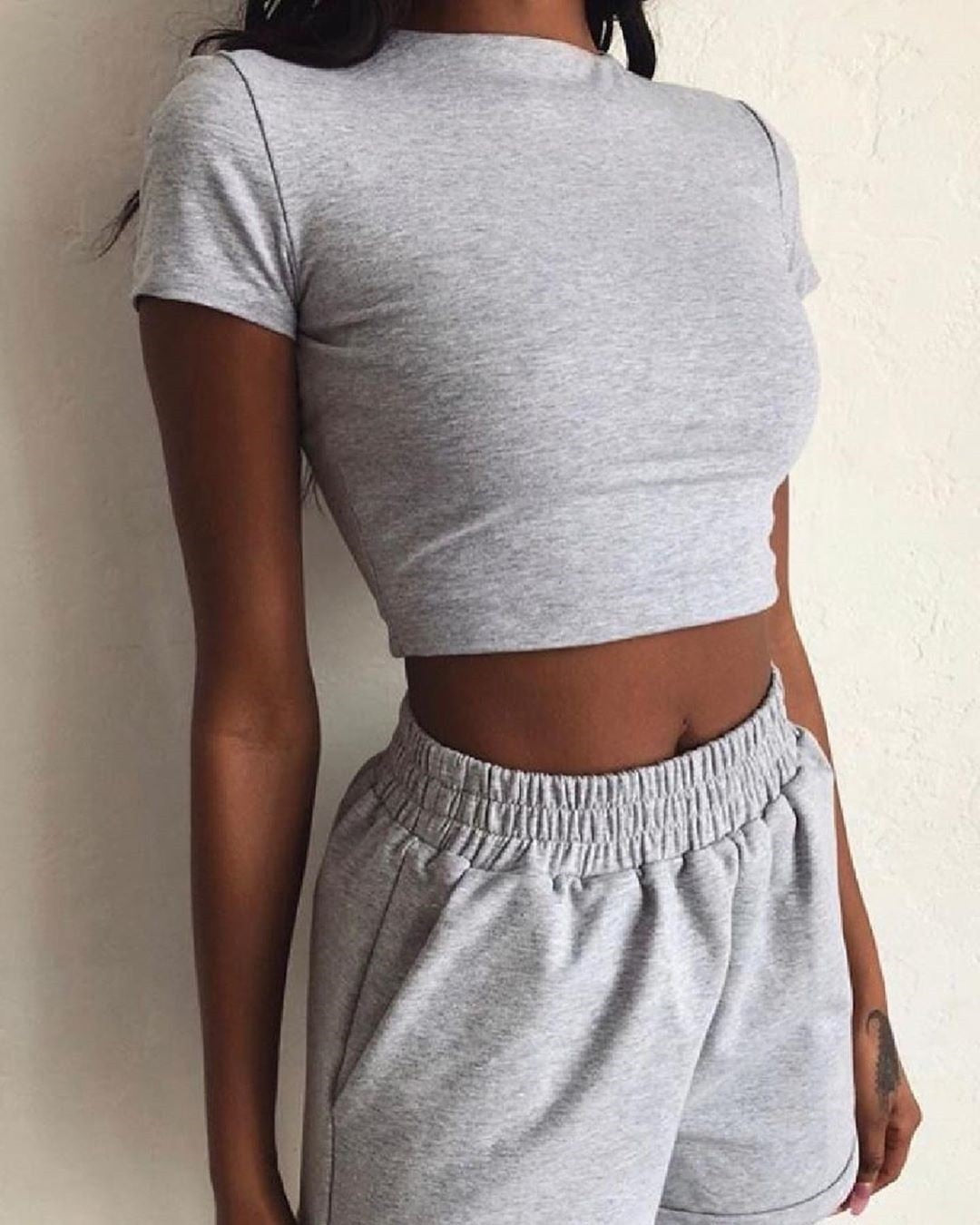 MABEL | Tweedelige Dames Set Crop Top Met Short - Pastelkleuren, Zomers & Sportief