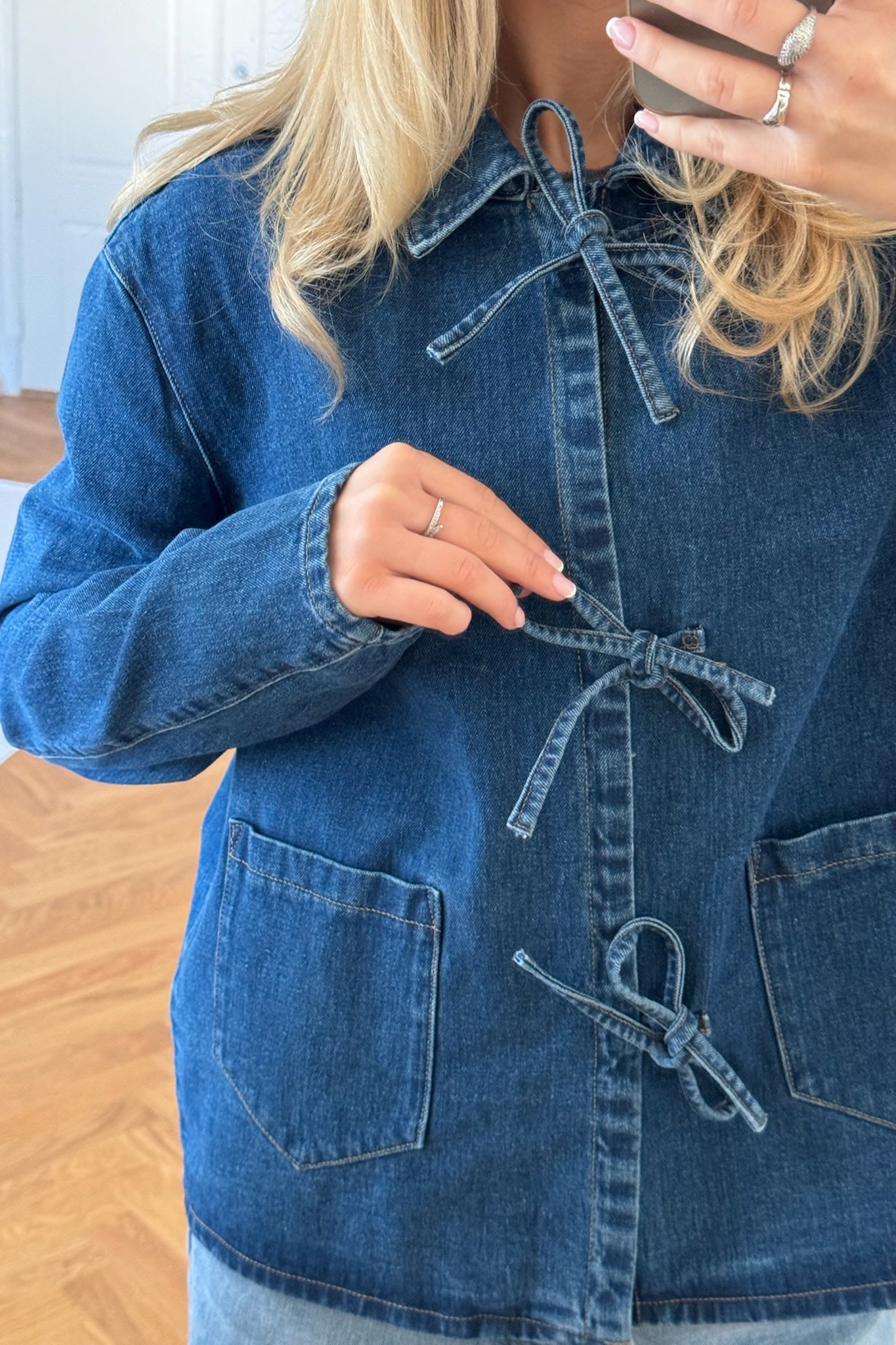 LUCY | Dames Denim Jack met Strikdetail en Zakken