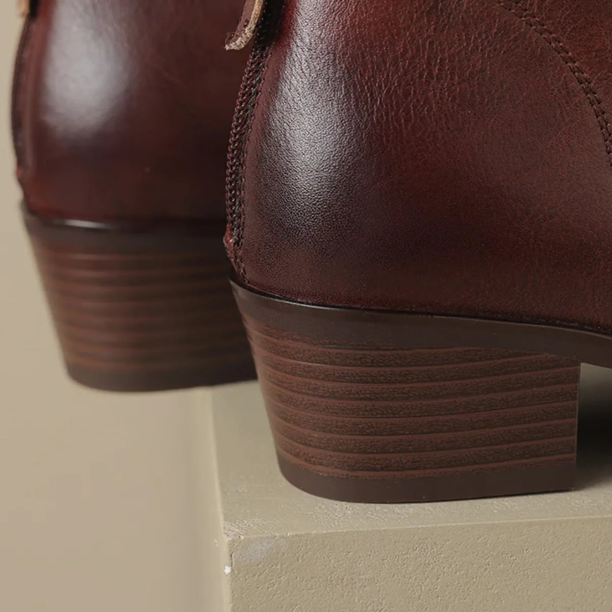 Dames Enkellaarsjes van Leer Met Rits & Blokhak – Elegant, Comfortabel & Stabiel