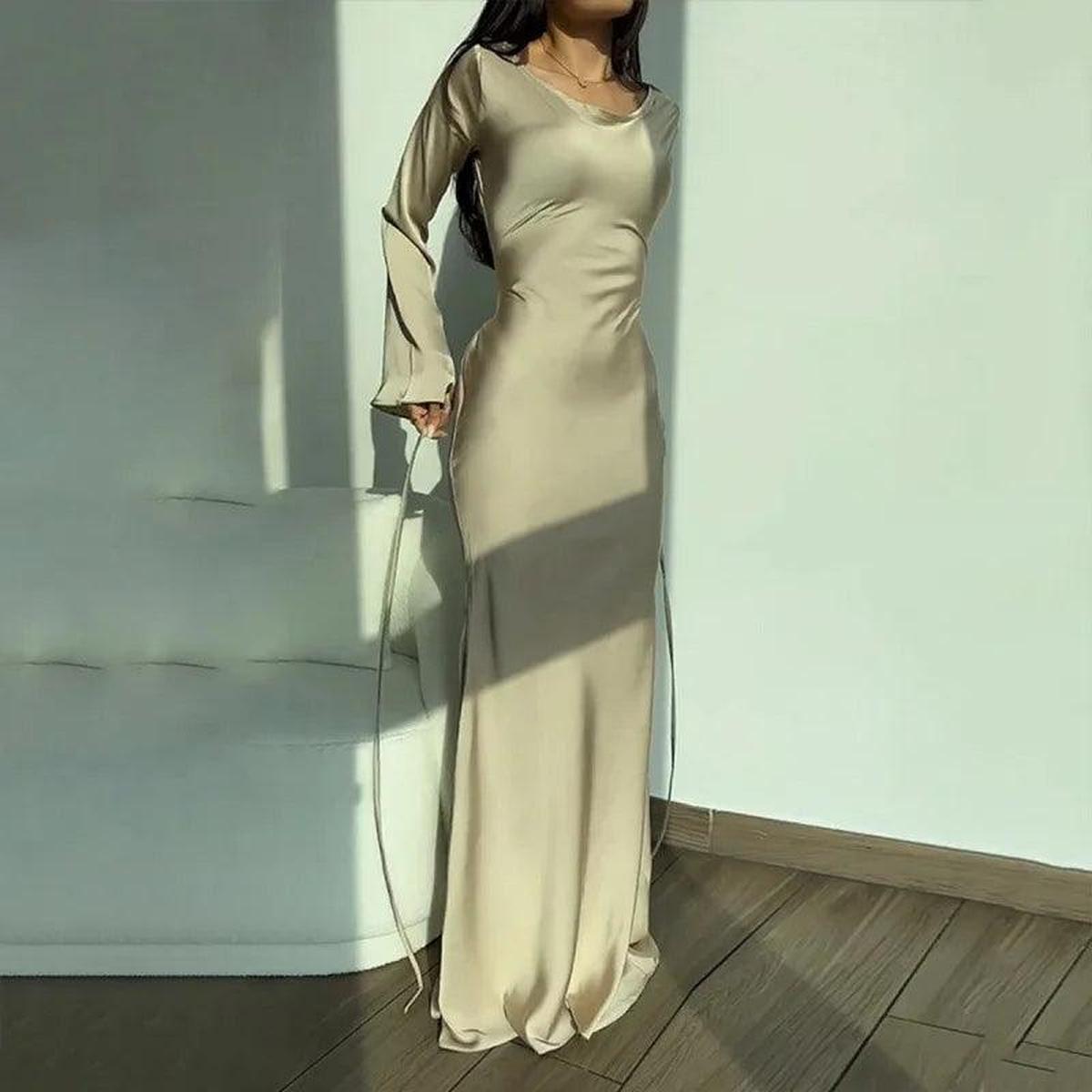 Lange Satijnen Avondjurk Met Flare Mouwen – Verfijnd, Elegant & Onweerstaanbaar Chic