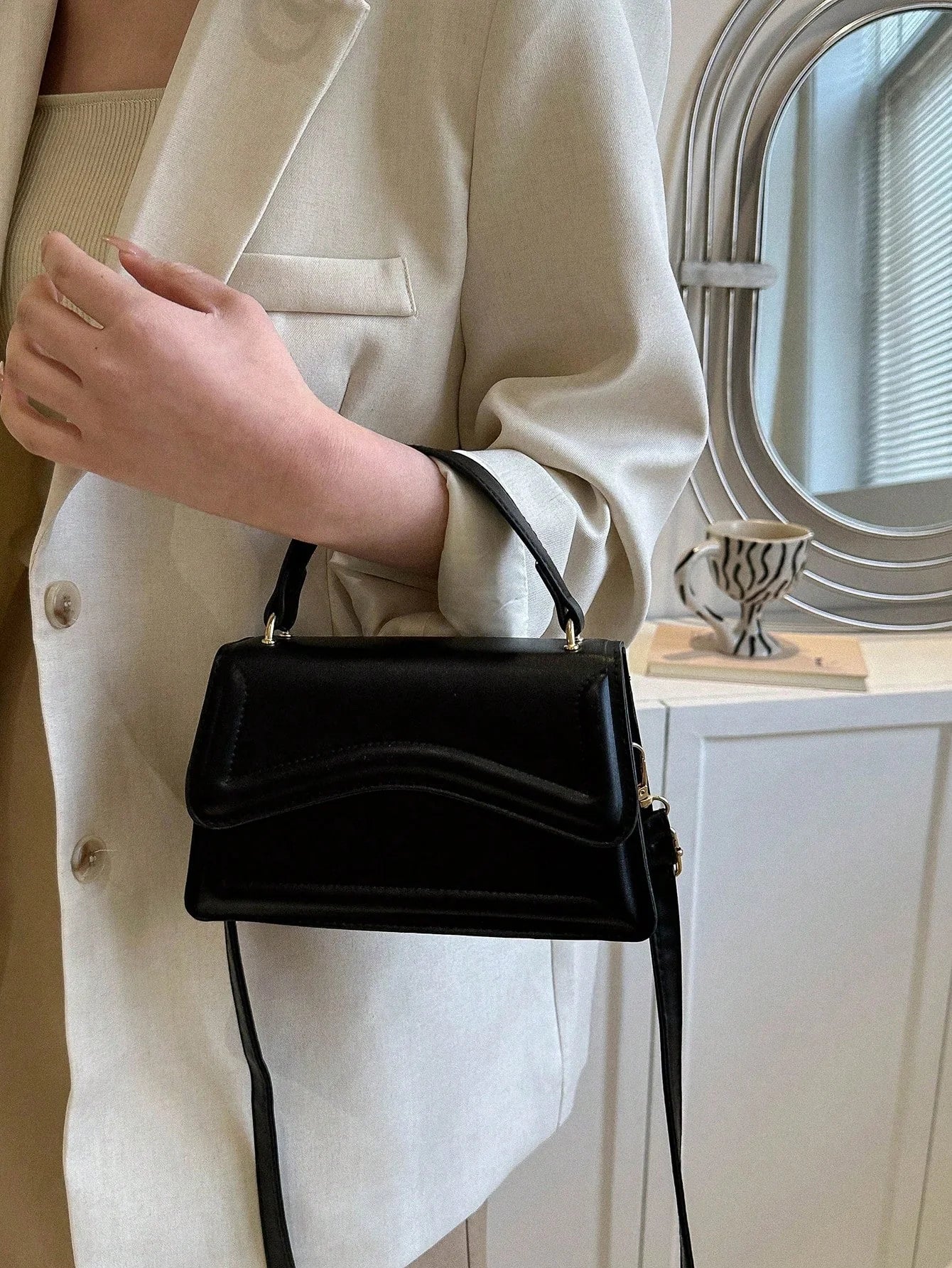 MELISSA | Luxe Strakke Leren Tas Voor Dames Met Subtiele Details & Vorm