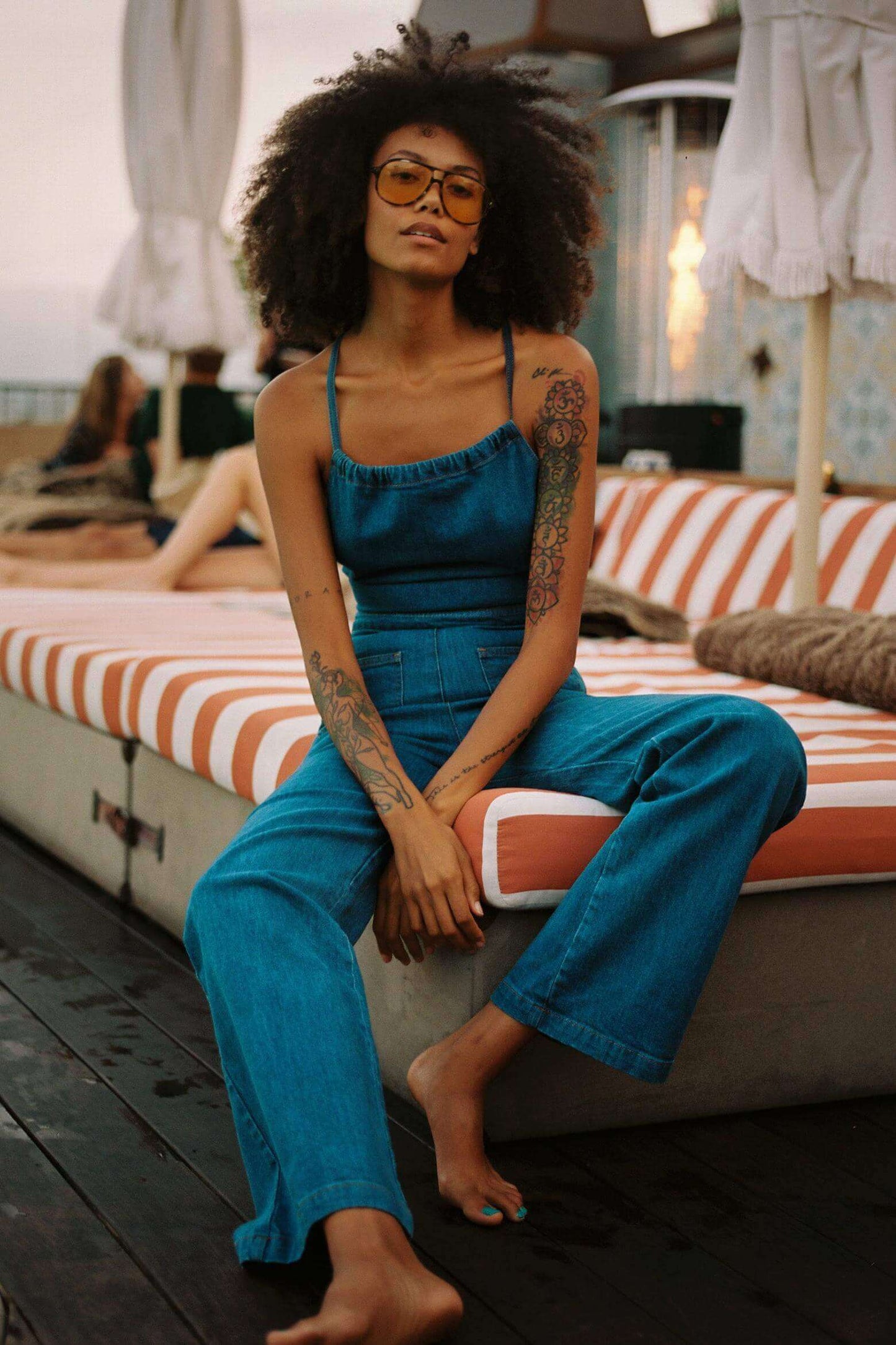 TAYLOR | Elegante Dames Denim Jumpsuit met Flared Pijpen & Open Rug