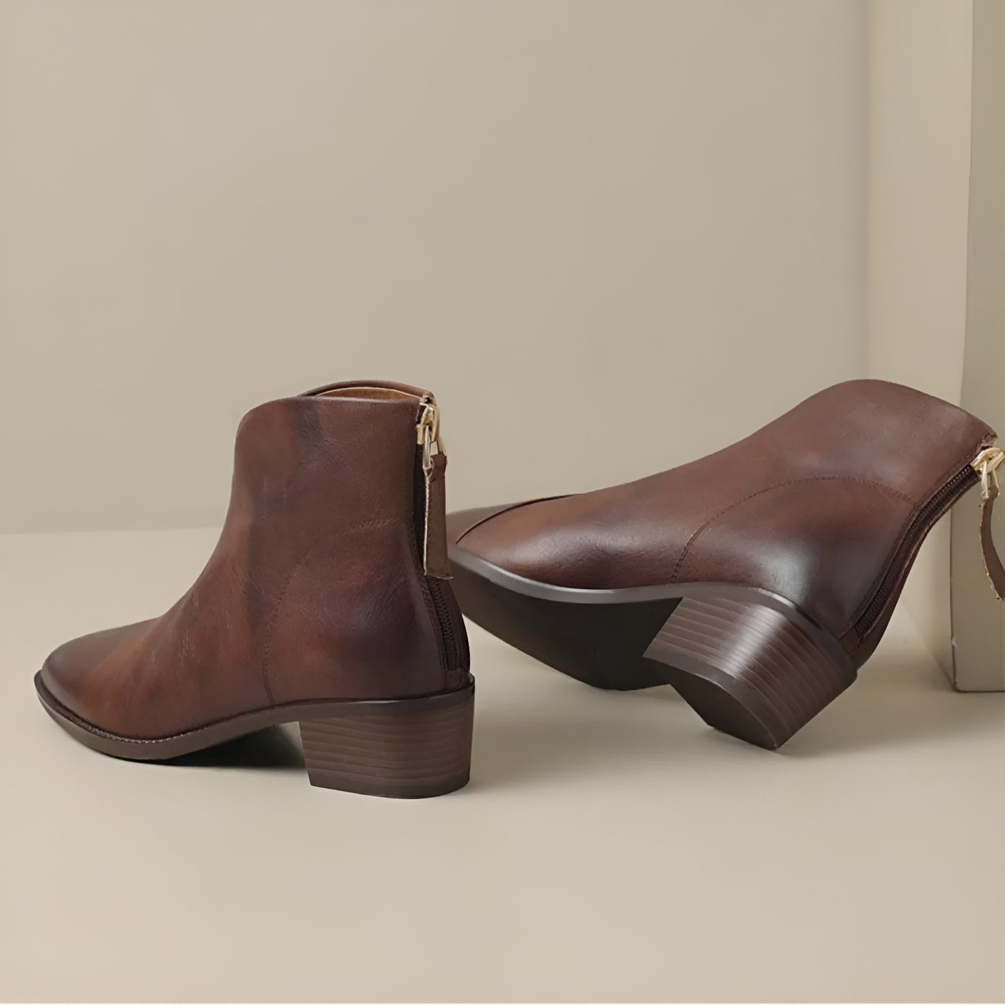 Dames Enkellaarsjes van Leer Met Rits & Blokhak – Elegant, Comfortabel & Stabiel