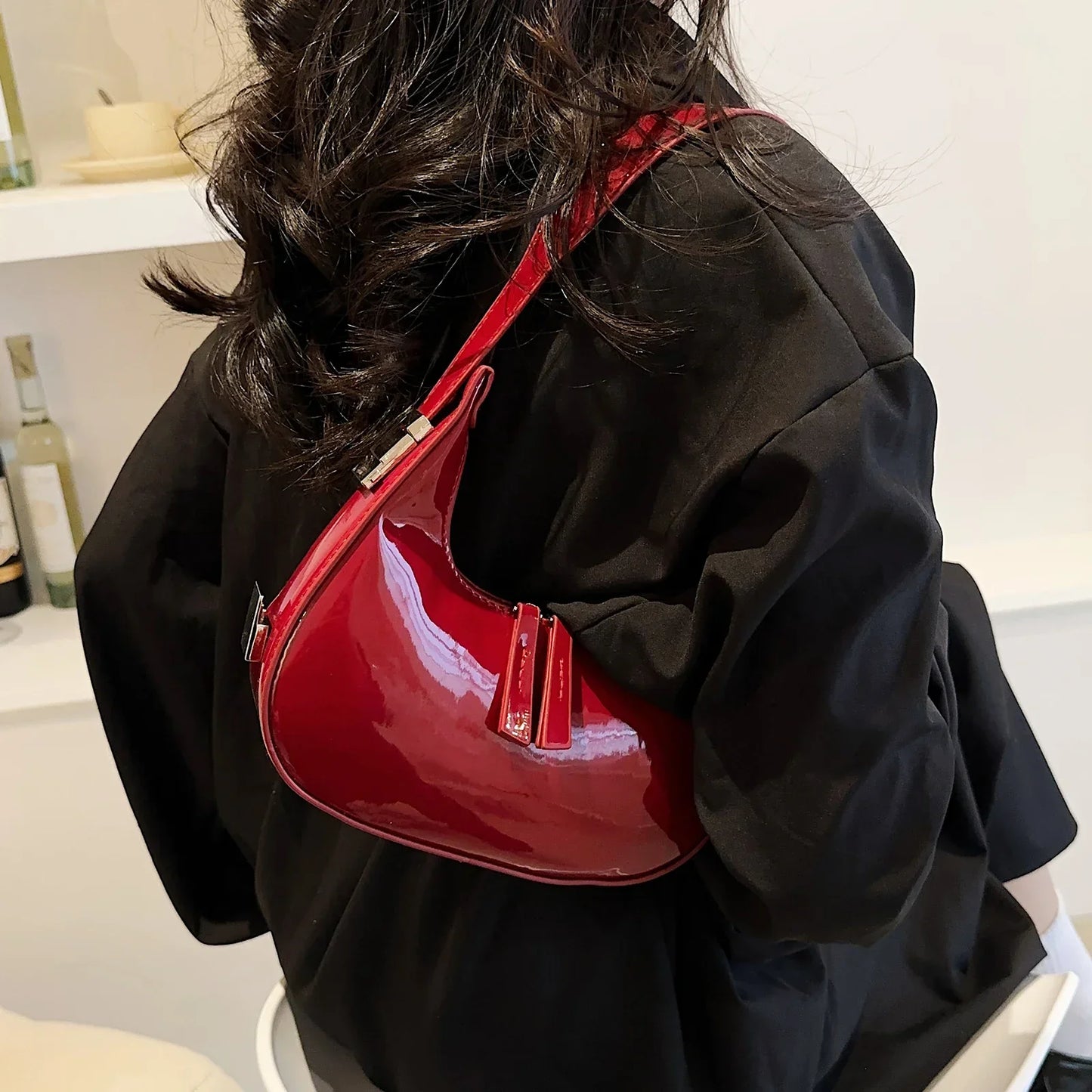 LARA | Halve Maan Schoudertas Voor Dames Met Retro Design – Elegant, Praktisch, Tijdloos