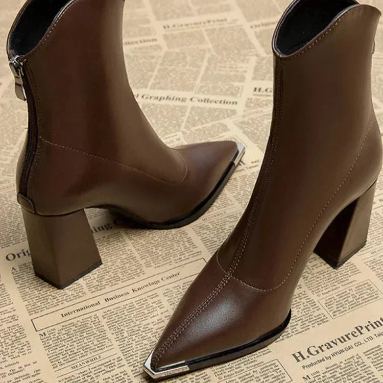 DARCIE | Stijlvolle Dames Laarzen Met Neus Detail, Hak En Ritssluiting – Elegant, Zelfverzekerd & Perfect Voor Elke Gelegenheid