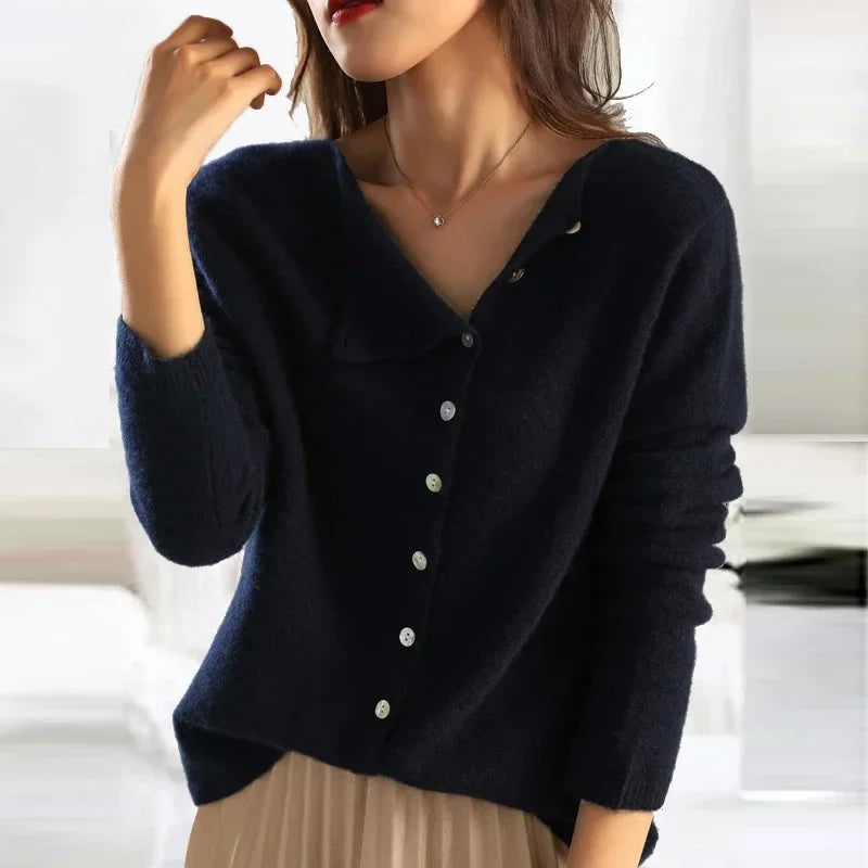 VALERIÉ | Elegante Gebreide Dames Trui met Knoopjes – Warm, Comfortabel & Tijdloos Voor Herfst En Winter
