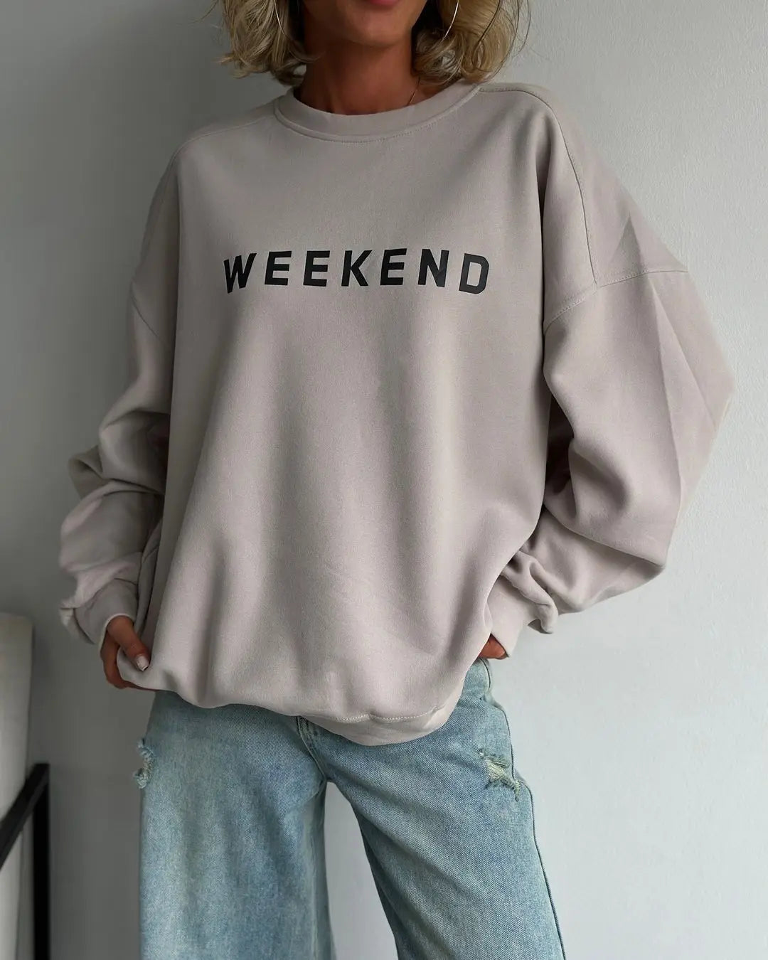 LINA | Oversized Dames Sweater Met “WEEKEND” Print – Casual, Comfortabel & Ideaal Voor Relaxmomenten