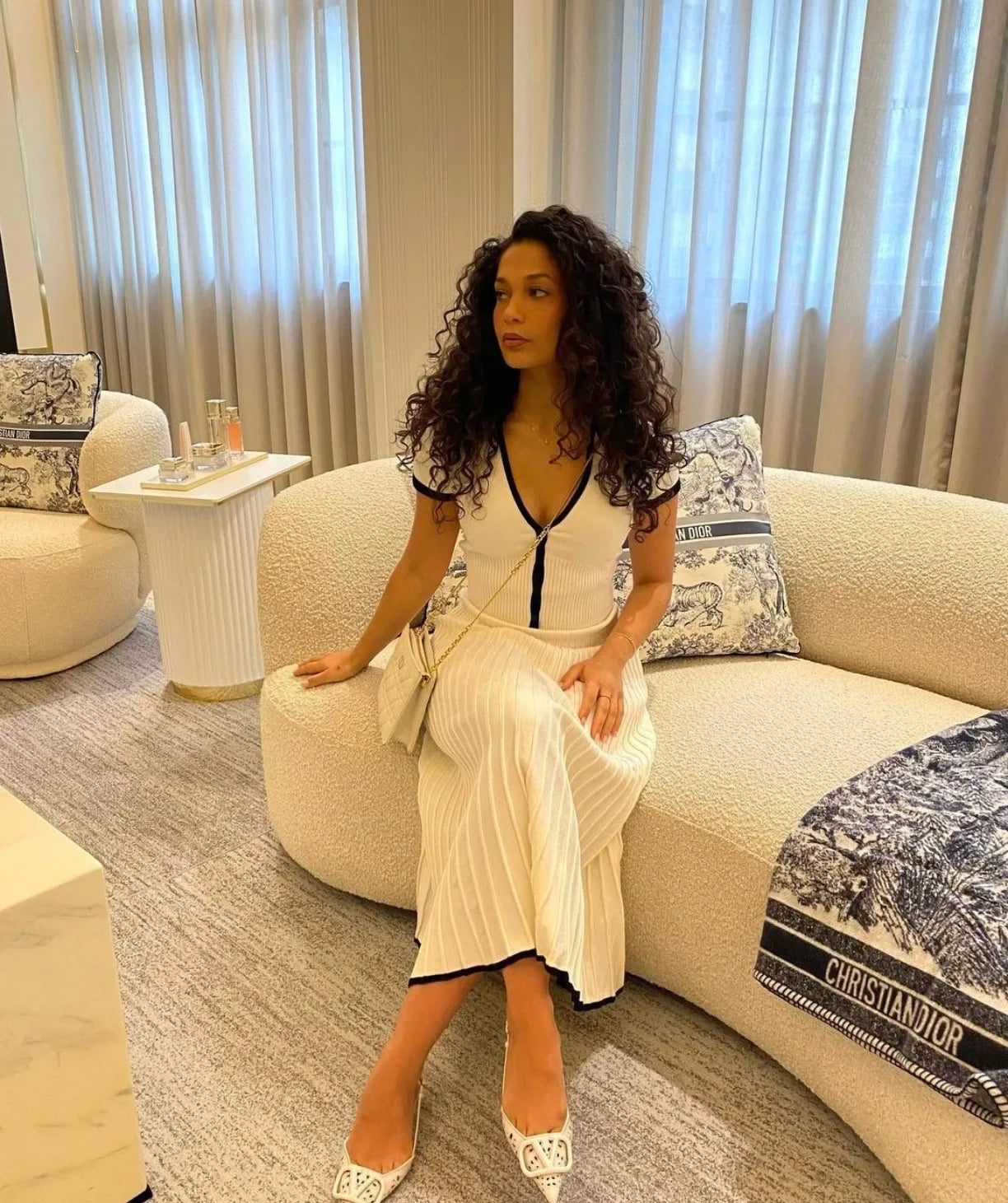 LORENA | Twee-Delige Dames Rokset Met V-Hals Crop Top En Geplooide Rok – Elegant, Vrouwelijk, Zomers