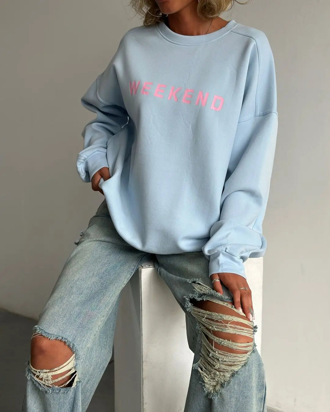LINA | Oversized Dames Sweater Met “WEEKEND” Print – Casual, Comfortabel & Ideaal Voor Relaxmomenten