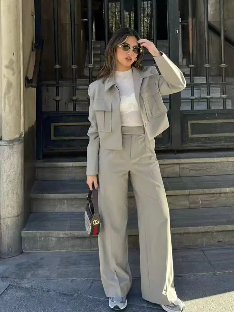 MAYA | Tweedelige Set Met Cropped Jasje En Wijde Pantalon – Chic, Comfortabel, Verfijnd