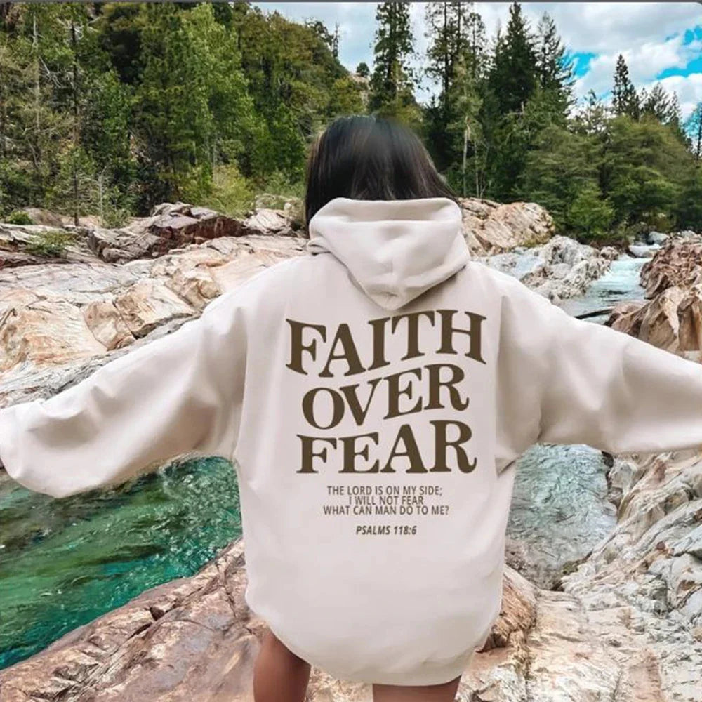 FAITH | Hoodie Voor Dames Met ‘Faith Over Fear’ Print – Zacht, Geloofsvol & Perfect Voor Elke Dag