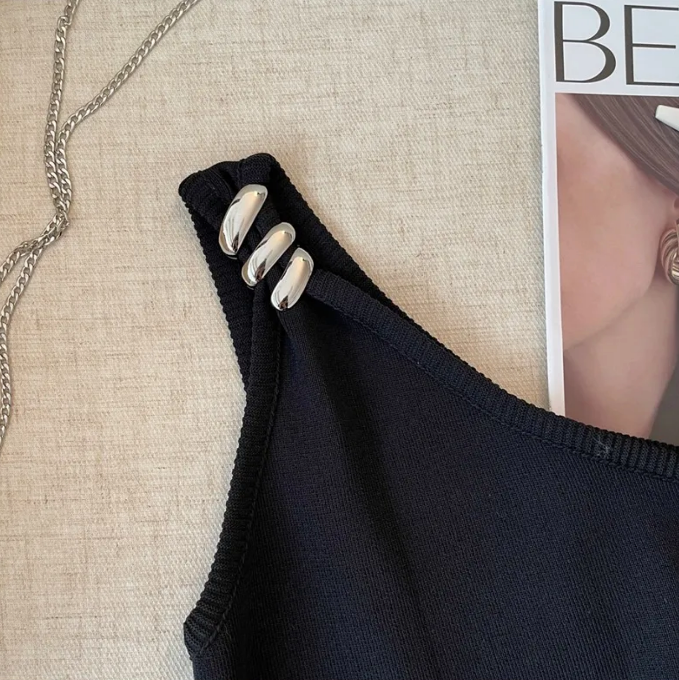 MILOU | Asymmetrische Top Met Wokkel-Detail – Modern, Elegant & Perfect Voor Elke Dag