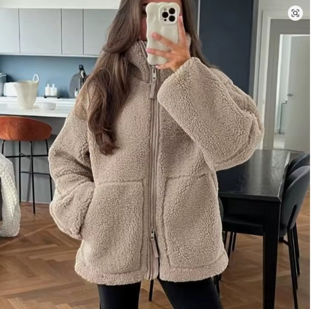 ROMY | Oversized Lamswollen Damesjas met Rits en Staande Kraag - Warm, Stijlvol & Perfect voor de Frisse Dagen
