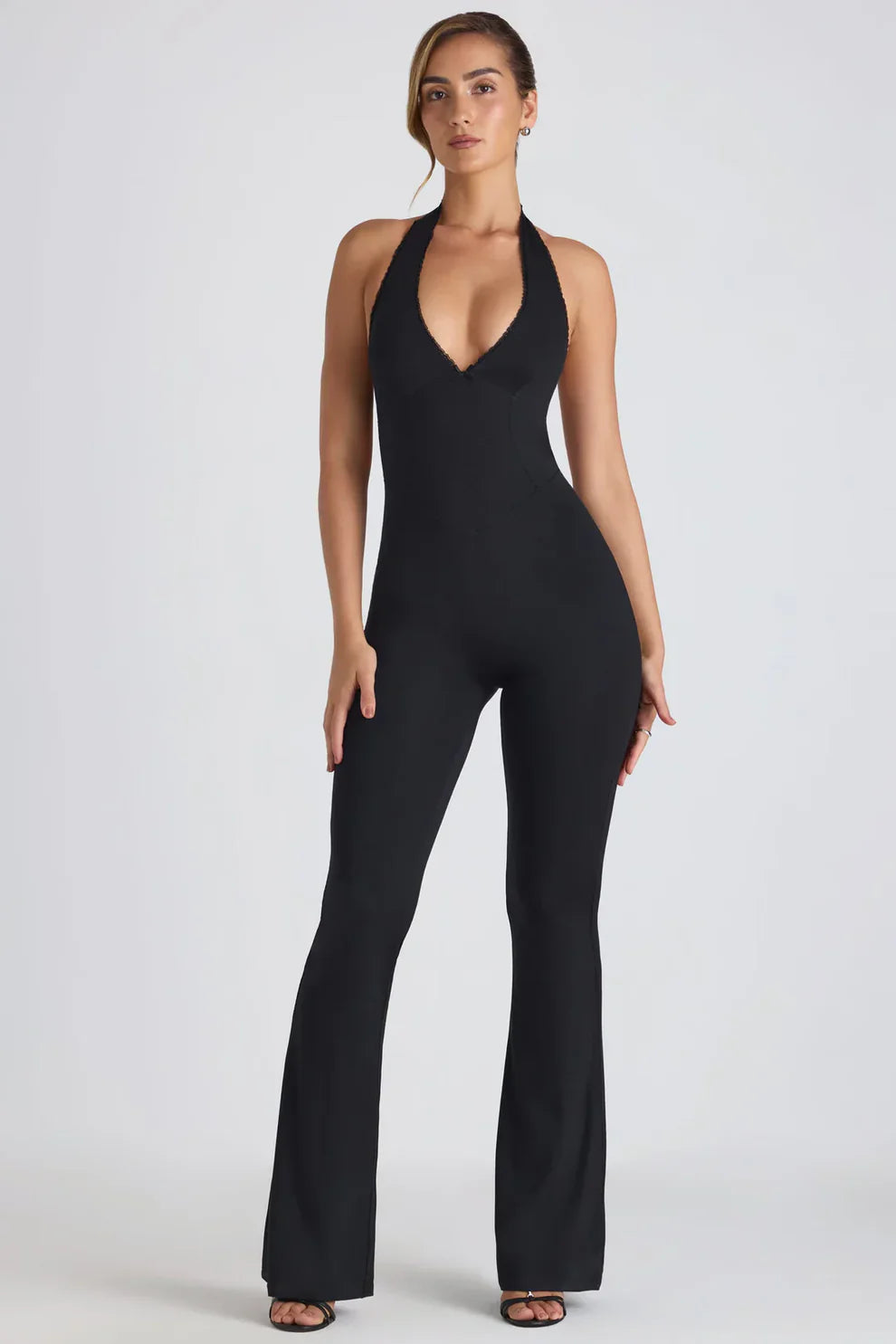 AMINA | Halter Jumpsuit – Zacht, Sierlijk & Stralend