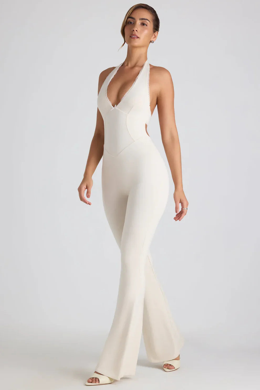 AMINA | Halter Jumpsuit – Zacht, Sierlijk & Stralend