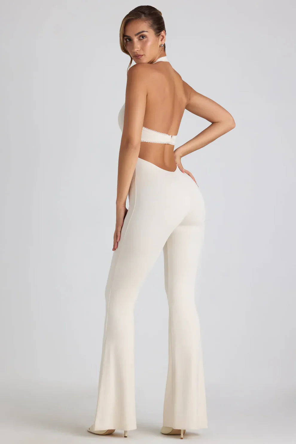 AMINA | Halter Jumpsuit – Zacht, Sierlijk & Stralend