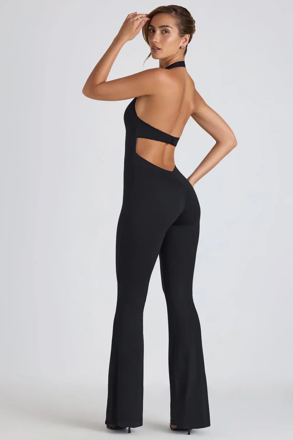 AMINA | Halter Jumpsuit – Zacht, Sierlijk & Stralend