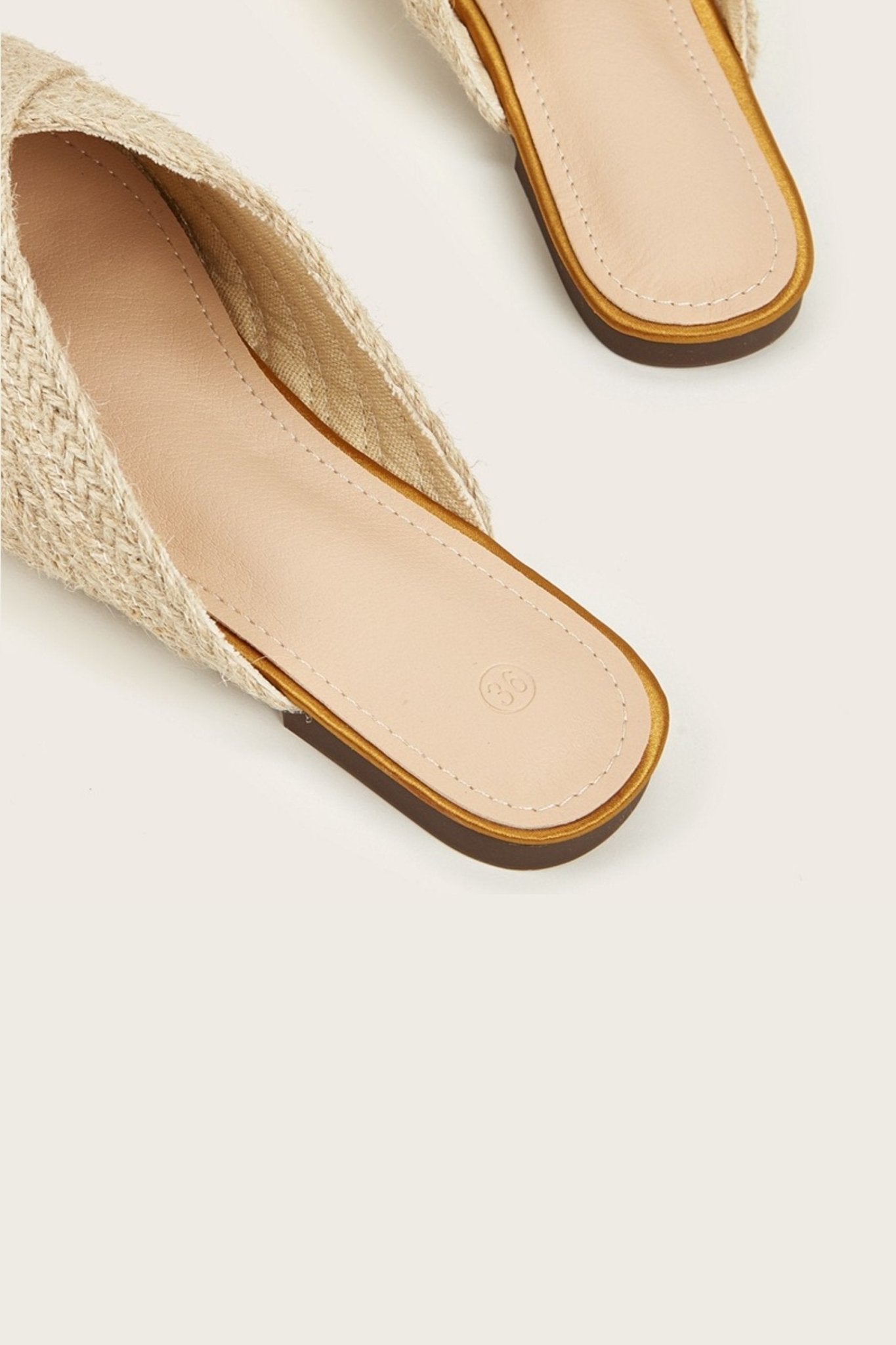 APPHIA | Dames Satijnen Gevlochten Slippers in Rietlook - Zomers, Comfortabel & Elegant