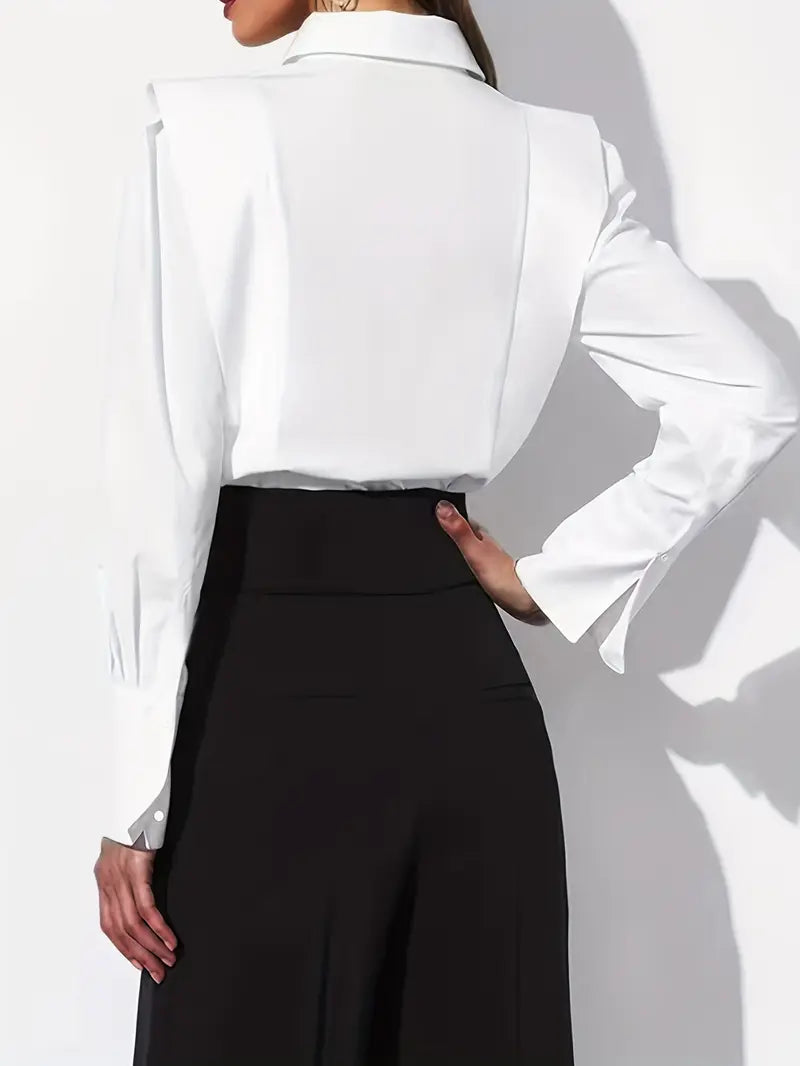 ESMÉE | Dames Blouse Met V Pasvorm & Schouderaccenten – Chic, Krachtig & Veelzijdig Voor Elke Gelegenheid