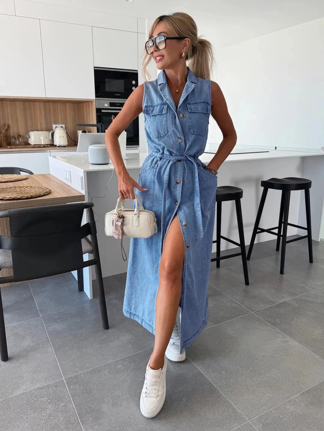 MAYA | Dames Denim Midi Jurk Zonder Mouwen – Stoer, Vrouwelijk & Perfect Voor Elke Dag