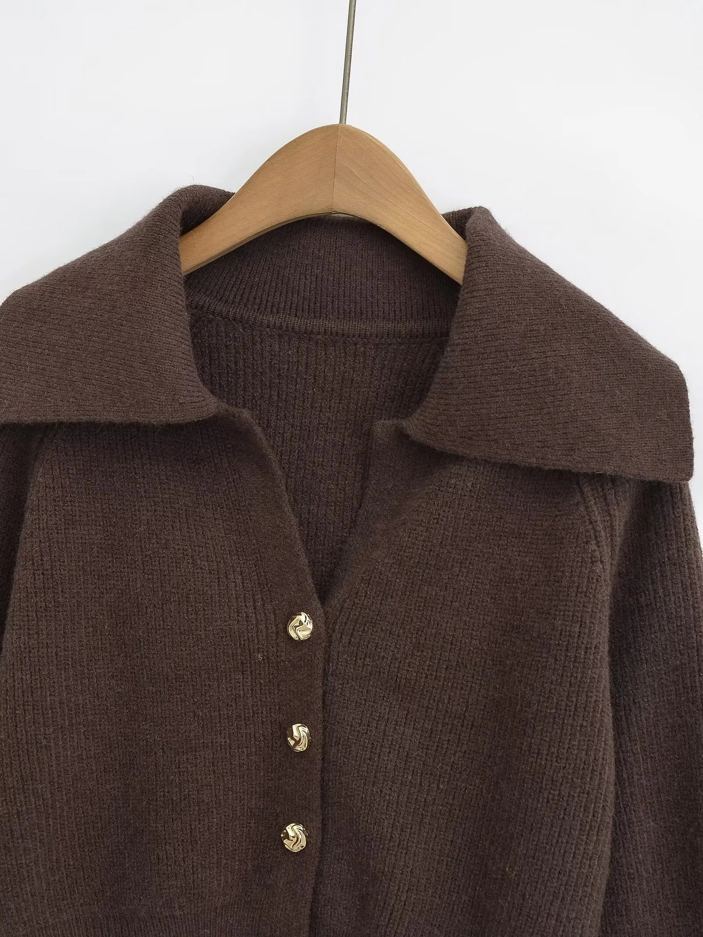 LIVIA | Gebreid Damesvest Met Kraag En Metalen Knoopjes – Elegant, Warm & Veelzijdig