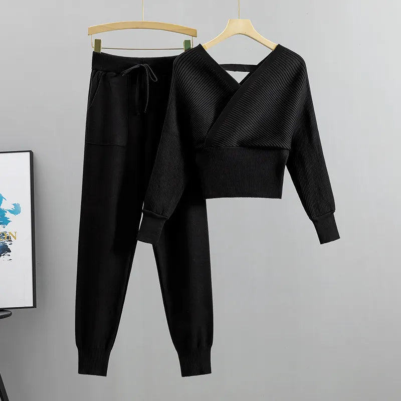 ILONA | Gebreide Joggerset Voor Dames Met Gekruiste Damestrui – Flatterend, Comfortabel & Casual-Chic Voor Elke Dag