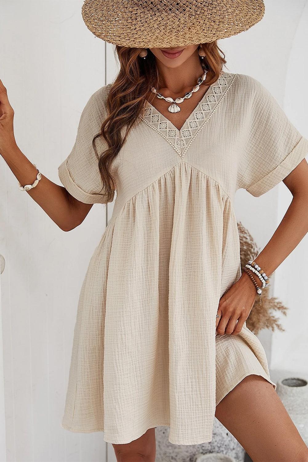 ESTELLA | Zomerjurk met V-Hals, Kant en Zachte Plooiwerking