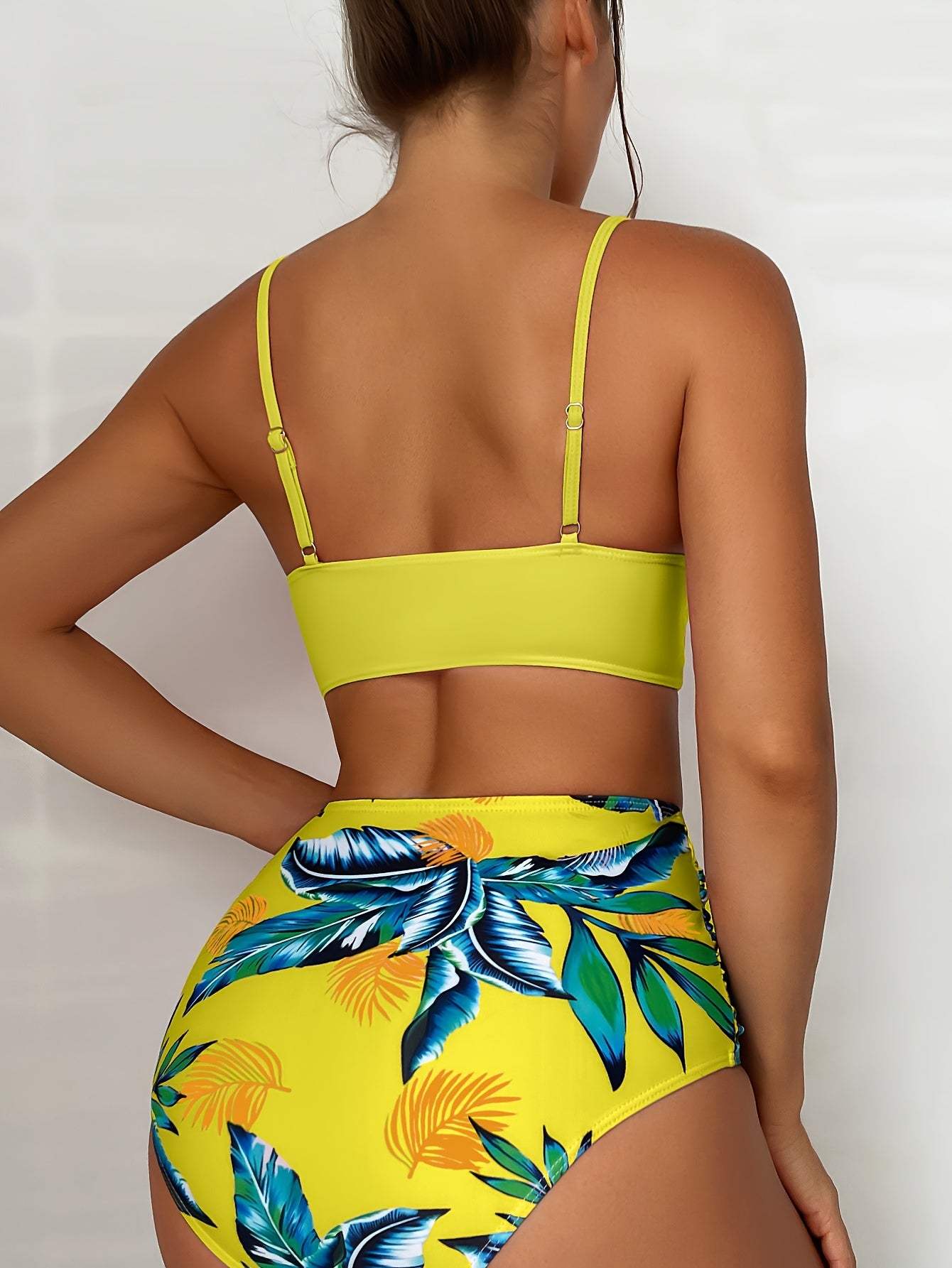 PUCK | Flatterende Bikini Met Tropische Print & High Waist Broekje - Zomers, Verleidend & Comfortabel