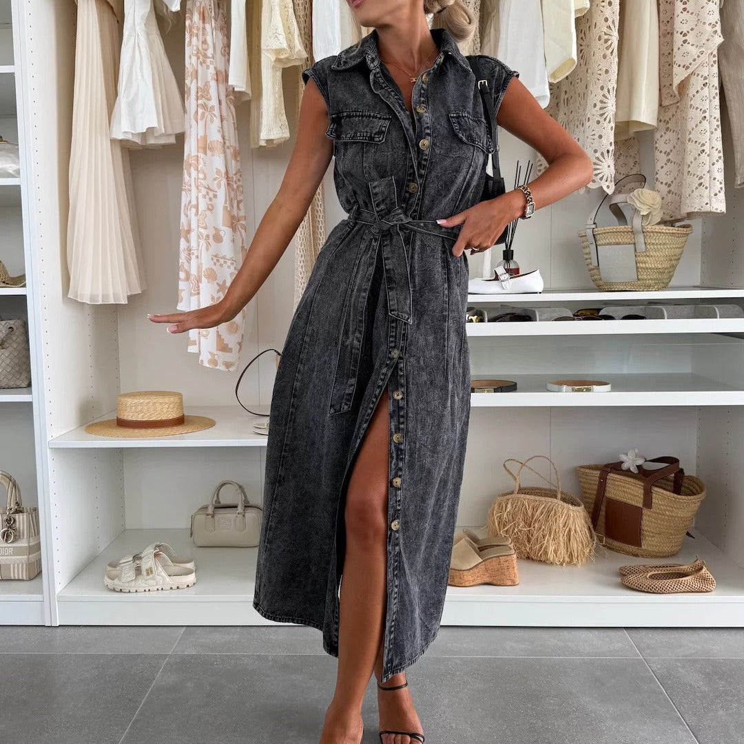 ESTELLE | Mouwloze Denim Midi-Jurk Met Knopen En Riem – Stoer, Vrouwelijk, Veelzijdig