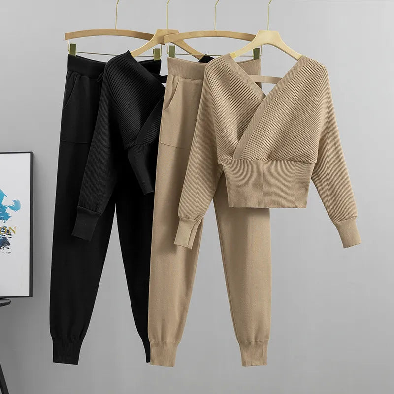 ILONA | Gebreide Joggerset Voor Dames Met Gekruiste Damestrui – Flatterend, Comfortabel & Casual-Chic Voor Elke Dag