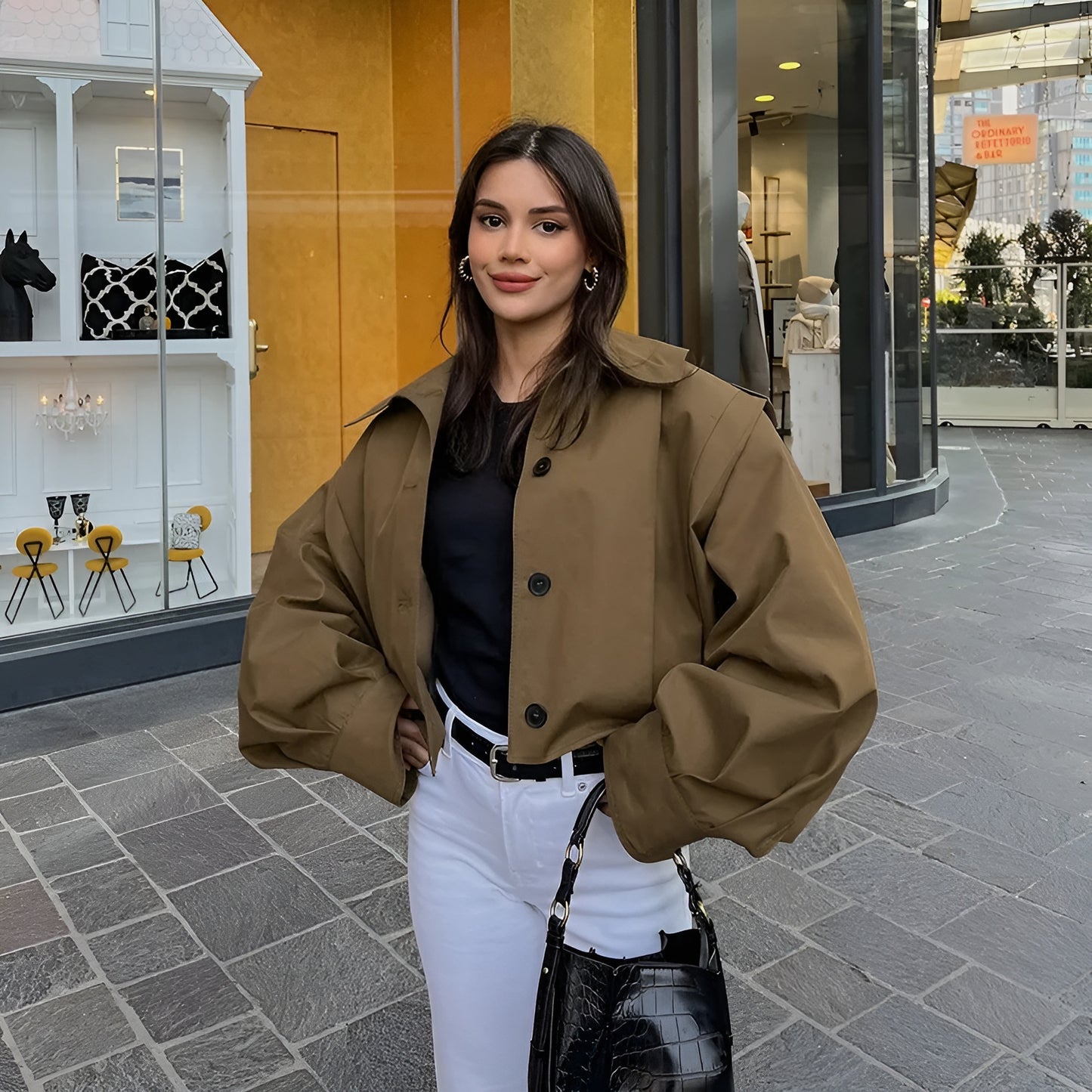 LIORA | Tussenjas Dames met Hoge Kraag en Knoopsluiting – Minimalistisch, Comfortabel & Onmisbaar voor de Herfst