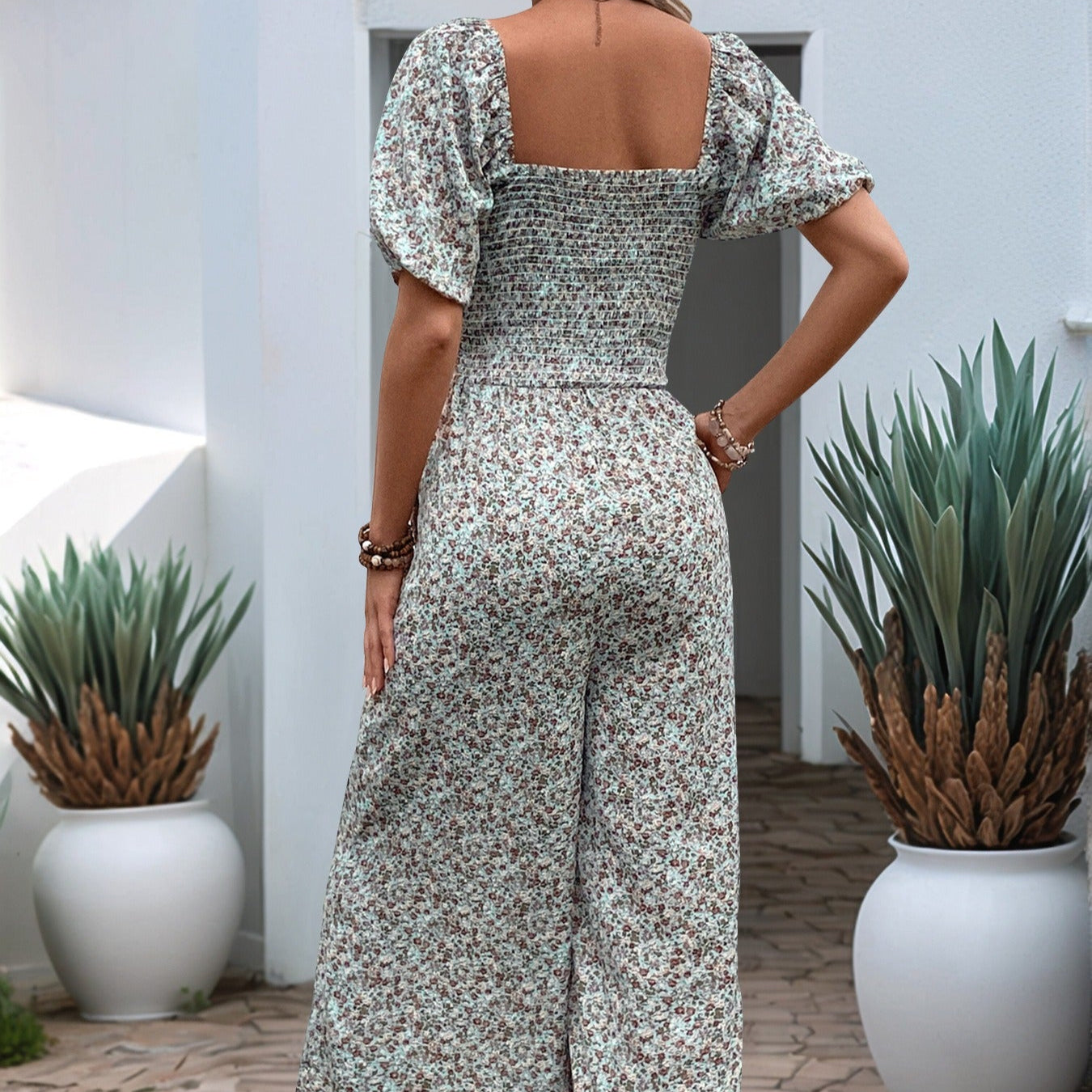 AYAME | Gebloemde Dames Jumpsuit Met Vierkante Hals – Romantisch, Vloeiend & Ideaal Voor Zomeruitjes