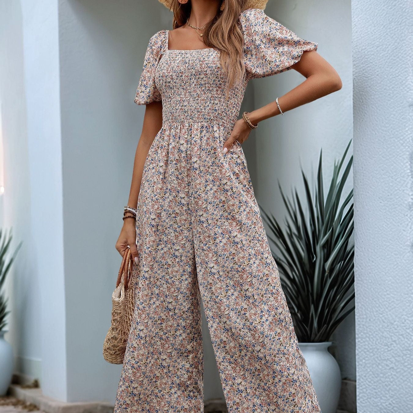 AYAME | Gebloemde Dames Jumpsuit Met Vierkante Hals – Romantisch, Vloeiend & Ideaal Voor Zomeruitjes