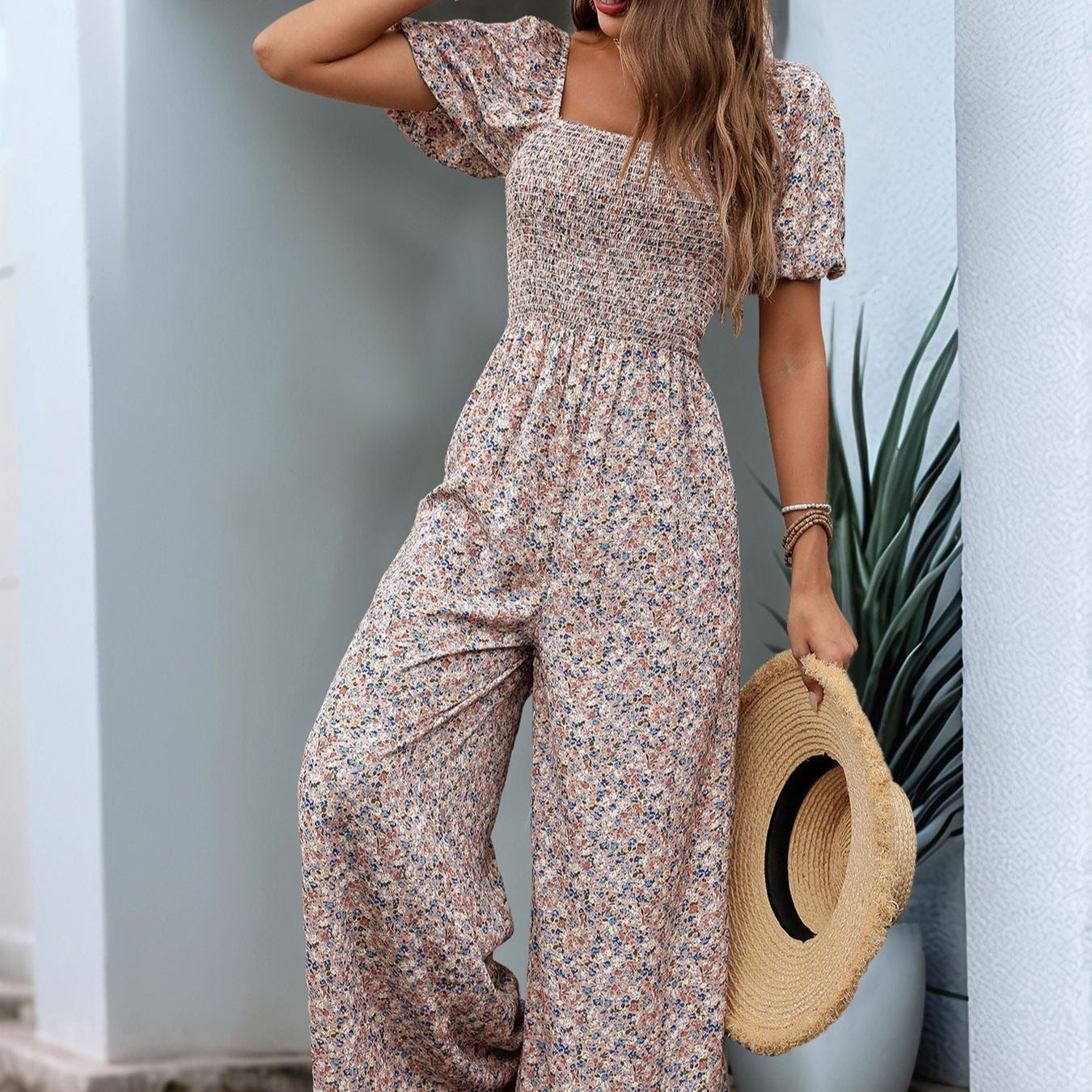 AYAME | Gebloemde Dames Jumpsuit Met Vierkante Hals – Romantisch, Vloeiend & Ideaal Voor Zomeruitjes