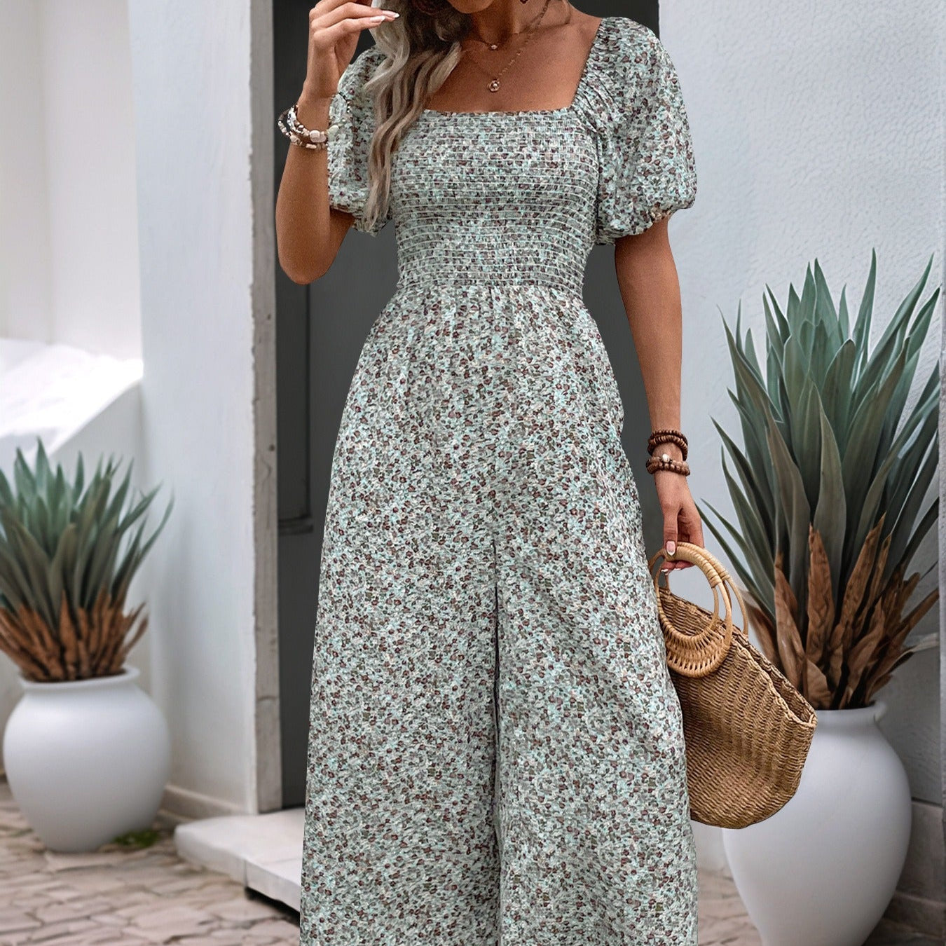 AYAME | Gebloemde Dames Jumpsuit Met Vierkante Hals – Romantisch, Vloeiend & Ideaal Voor Zomeruitjes