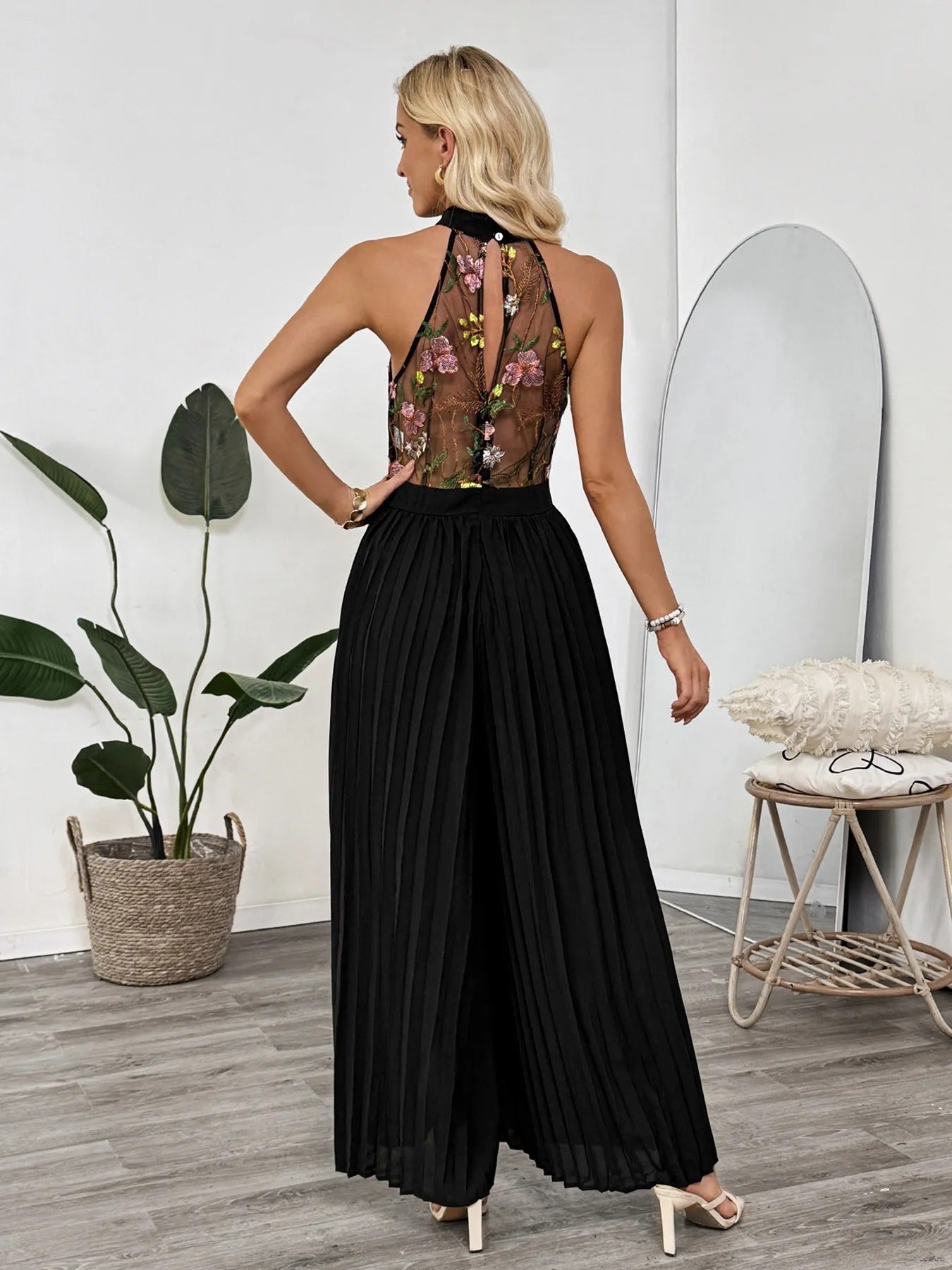 IRMA | Geborduurde Kanten Dames Jumpsuit met Palazzo Broek – Elegantie en Statement in Één