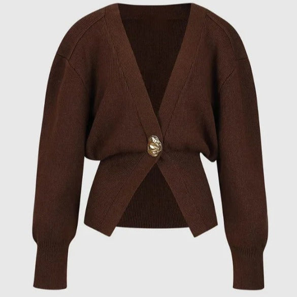 ROMANE | Gebreid Damesvest Met Goudkleurige Knoop – Gestructureerd, Elegant & Verfijnd Voor Herfst & Winter