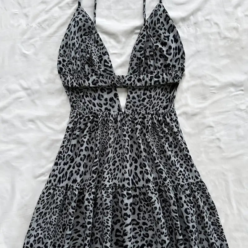 ENARA | Kort Damesjurkje Met Dierenprint & Geplooide Bandjes – Luchtig, Vrouwelijk & Perfect Voor Zomerse Outfits