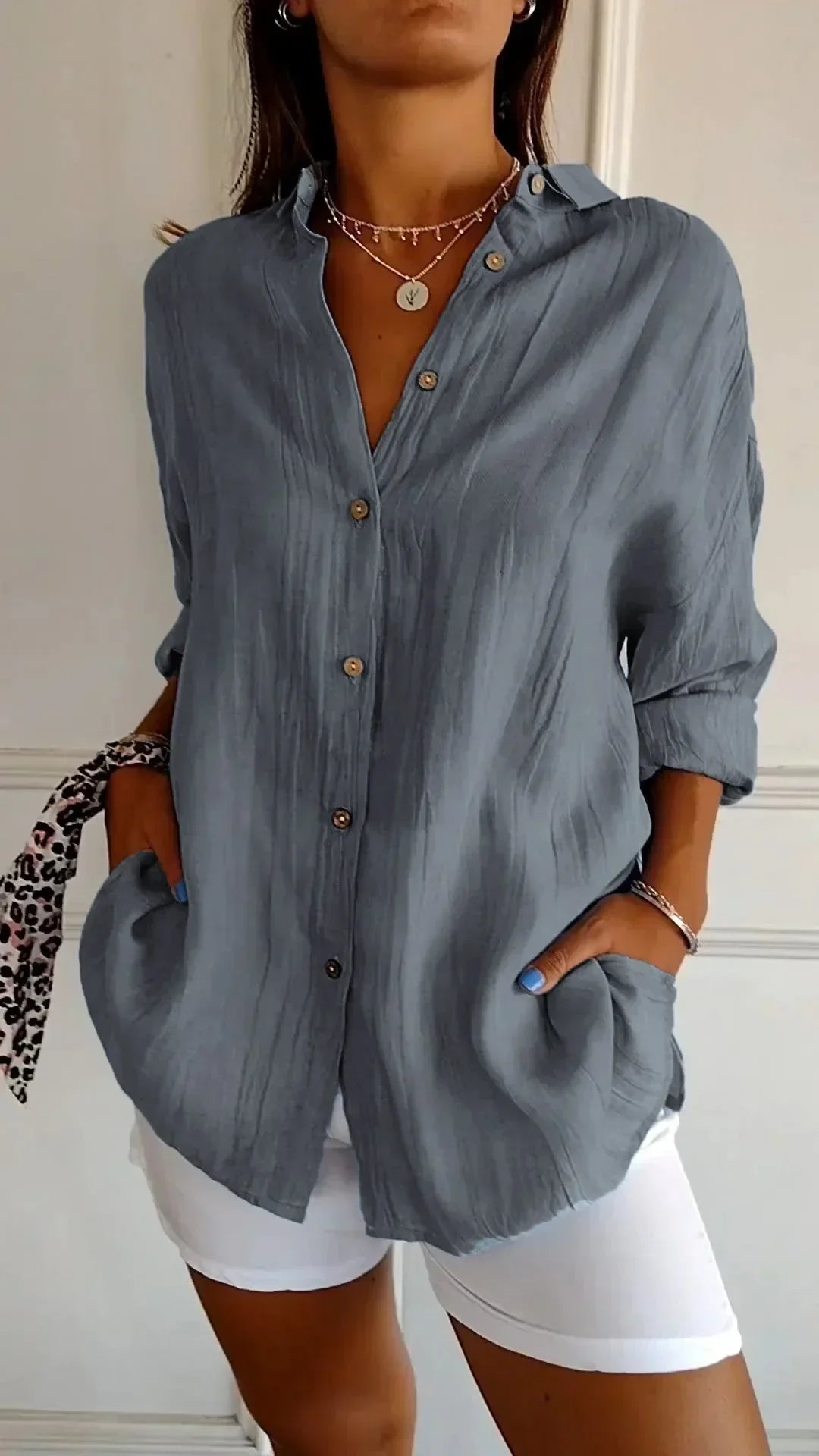 VIVIA | Katoenen Blouse met Houten Knoopjes en Gekreukelde Textuur