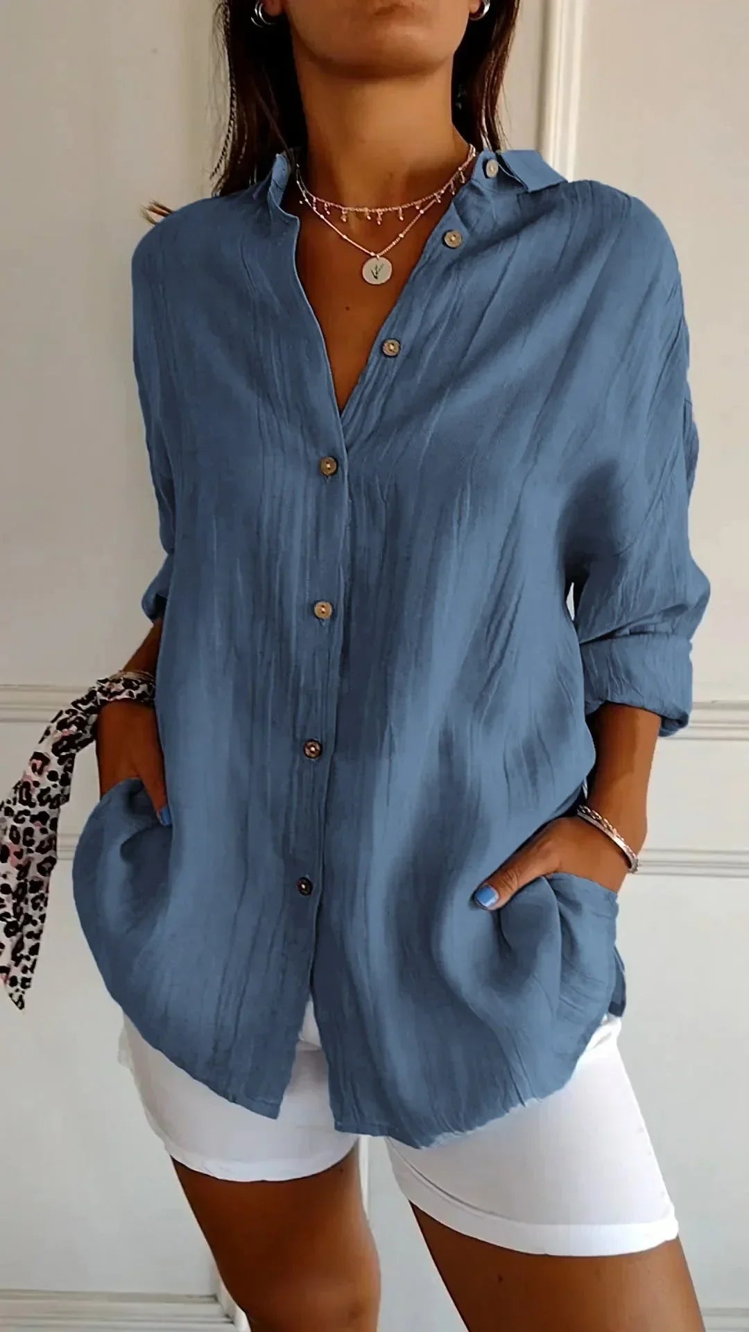VIVIA | Katoenen Blouse met Houten Knoopjes en Gekreukelde Textuur