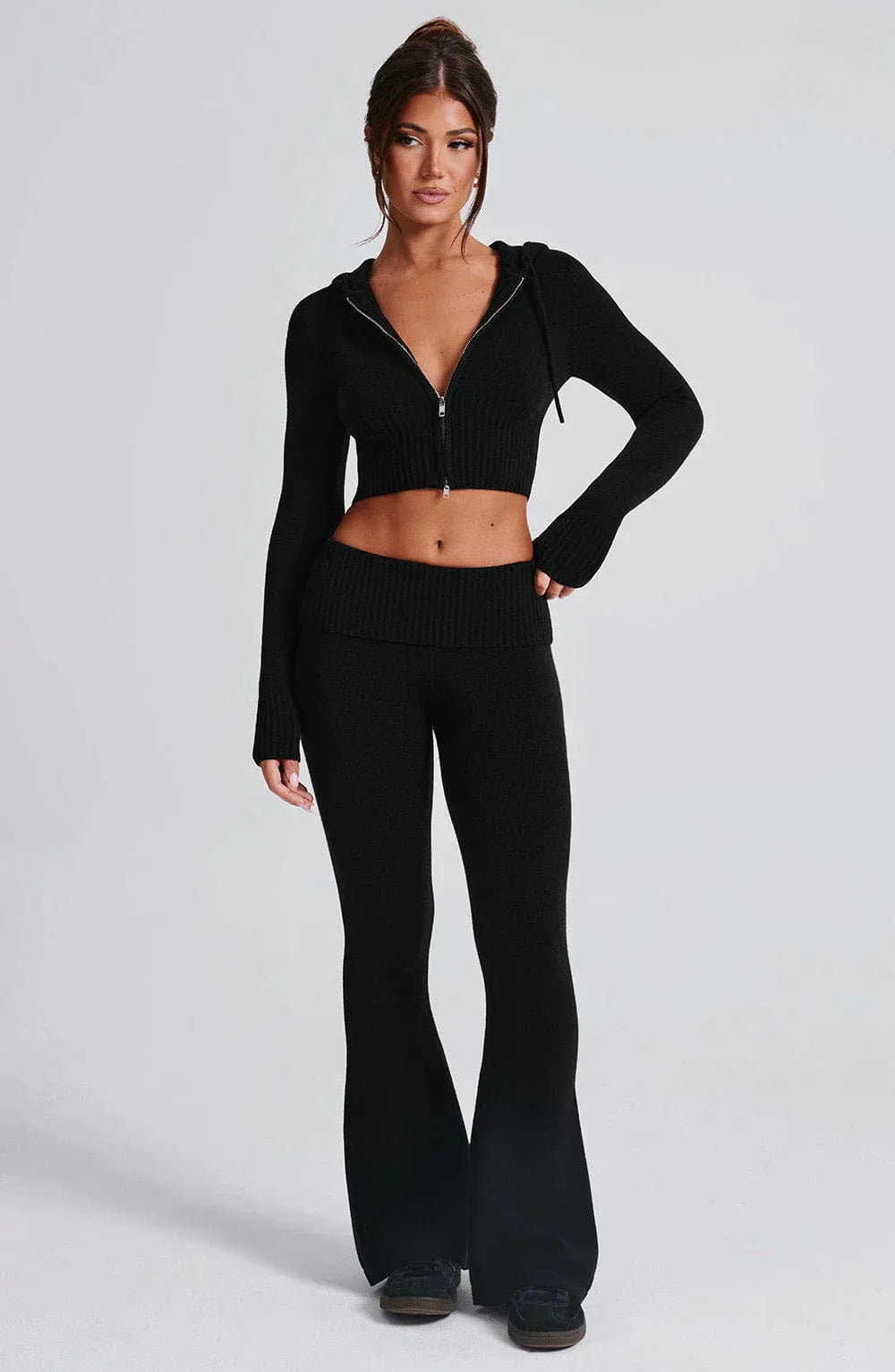 LIVIA | Gebreide Cropped Hoodie Dames Set Met Flare Legging – Comfortabel, Trendy & Ideaal Voor Casual Dagen