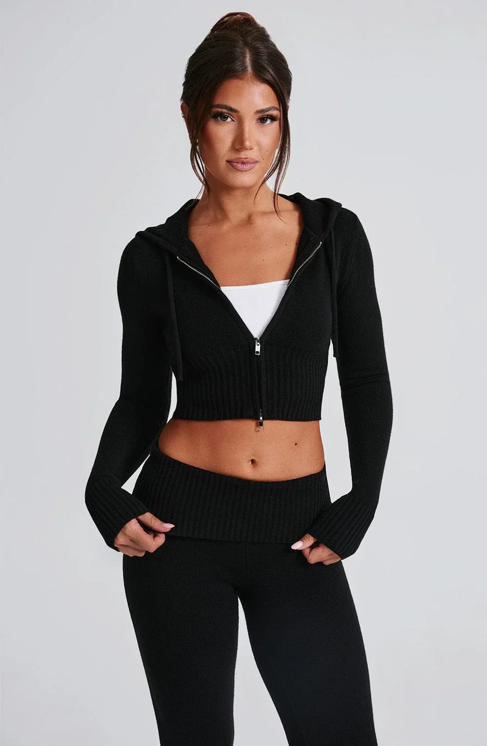 LIVIA | Gebreide Cropped Hoodie Dames Set Met Flare Legging – Comfortabel, Trendy & Ideaal Voor Casual Dagen