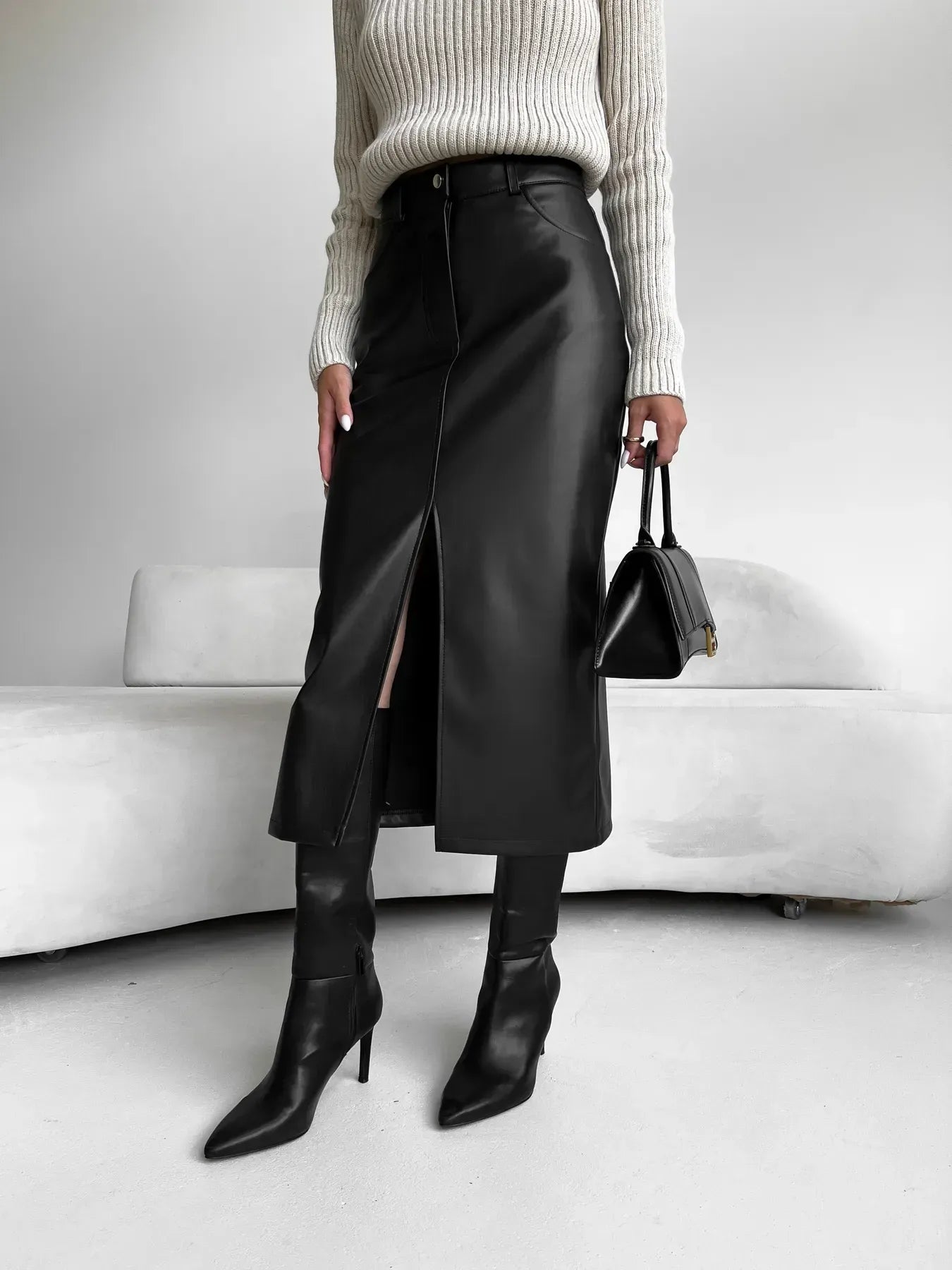 PATRICIA | Zwarte Leren Dames Rok Met Split - Luxe, Stijl & Veelzijdig