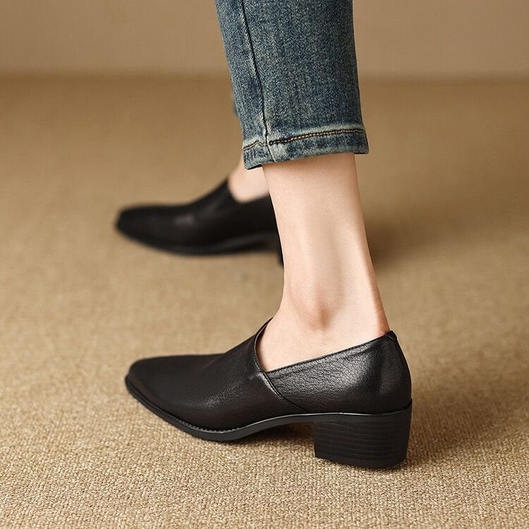 CARLA | Minimalistische Dames Instappers Met Spitse Neus – Elegant, Comfortabel, Tijdloos