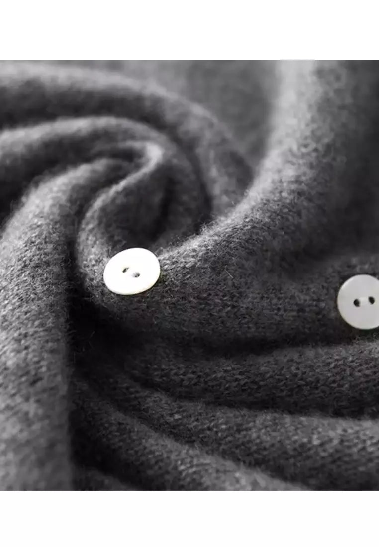 VALERIÉ | Elegante Gebreide Dames Trui met Knoopjes – Warm, Comfortabel & Tijdloos Voor Herfst En Winter