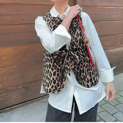 LINA | Dames Gilet met Luipaardprint en Striksluiting – Trendy, Speels, Comfortabel