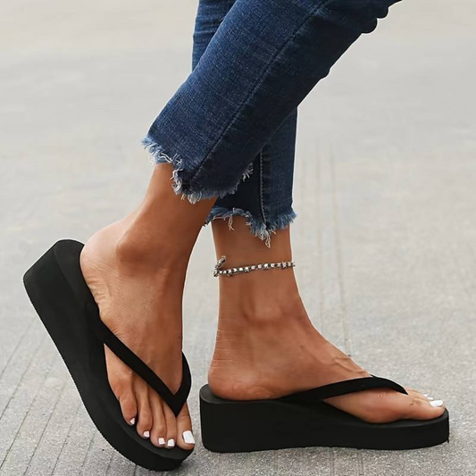 RILOU | Stevige Zwarte Dames Slippers Met Verhoogde Zool – Comfort en Stijl in één