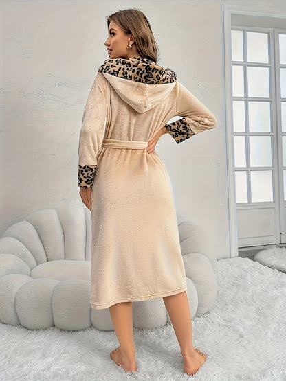 Dames Badjas Met Capuchon en Luipaardprint | Zacht, Luxe comfort met een speelse twist