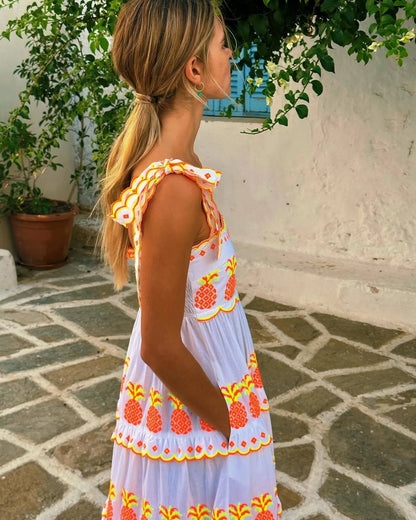 OLIVIA | Witte Zomerjurk met Ananasborduursel – Speels, Zomers en Opvallend