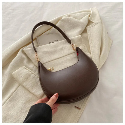 ROMY | Halve Maan Schoudertas in Minimalistische Stijl – Compact, Elegant & Onverwacht Ruim